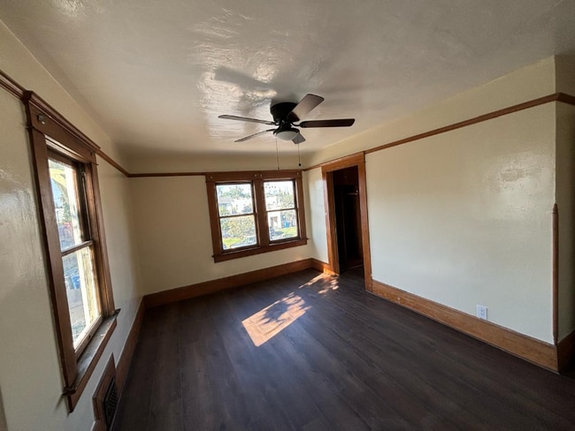 Photo - 526 W 49th St