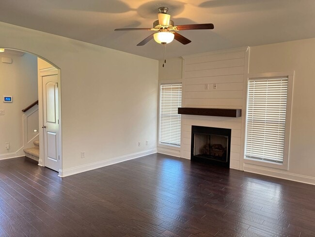Photo - Beautiful 5 Bedroom, 2.5 bath Home in Hick...