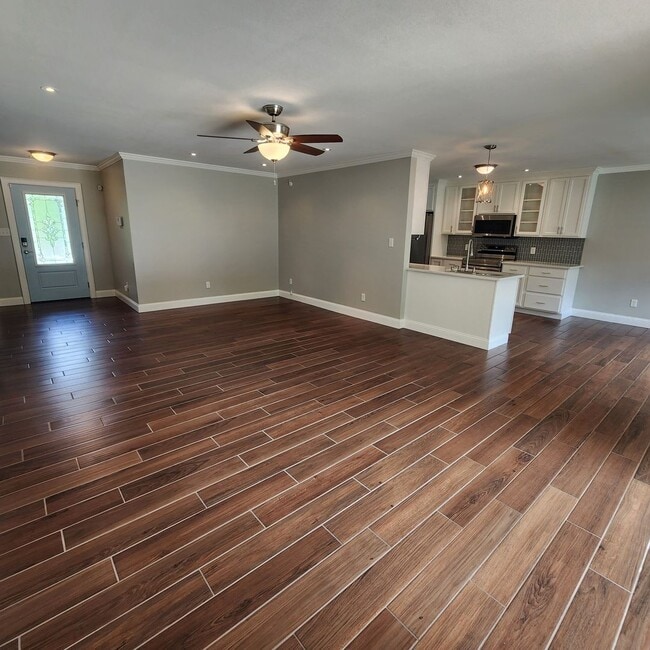Photo - 115 Blue Bird Ln