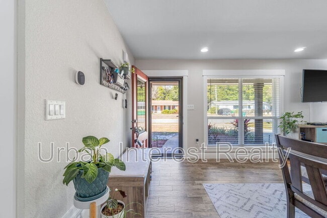 Photo - 708 Marcia Cir House