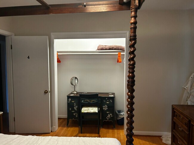 Photo - 10166 Glebe Rd