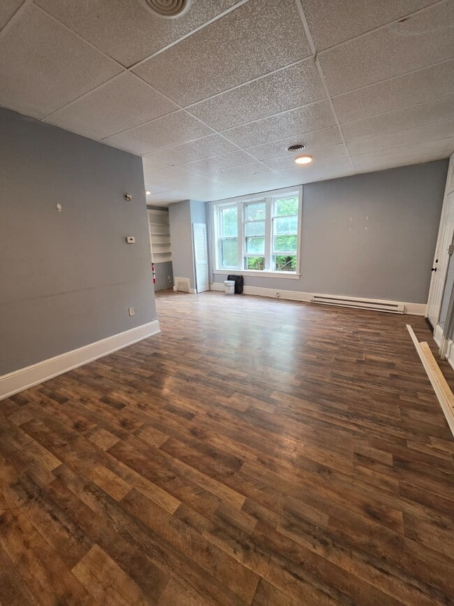 Photo - 72 Lincoln Way W