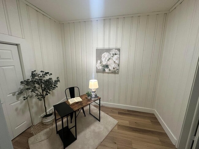 Photo - 156 W High St