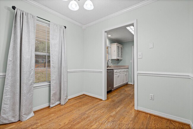 Photo - GREAT COMMUTE LOCATION!