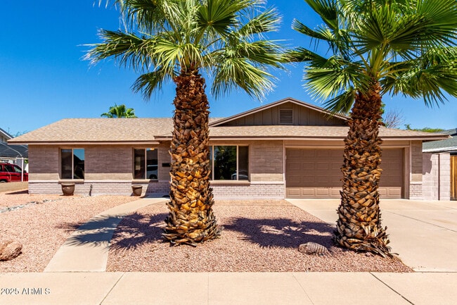Building Photo - 1656 E Bishop Dr Rental