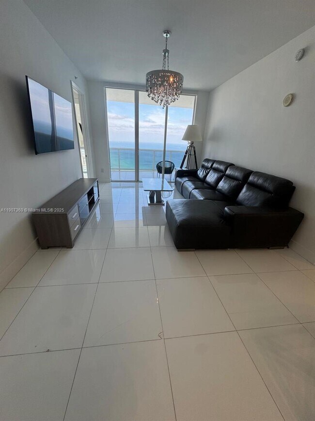 Photo - 18201 Collins Ave Unidad 5402