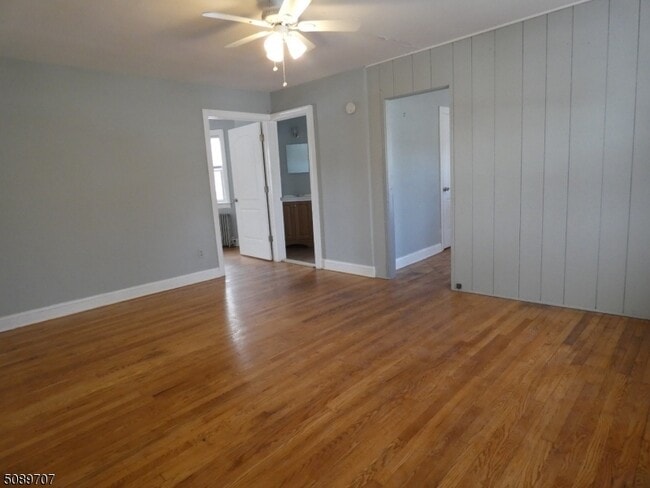 Building Photo - 672 Mt Hope Ave Unit 4