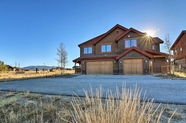 Photo - 400 Paintbrush Ter