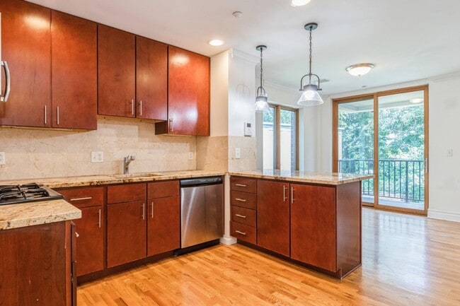 Building Photo - 17 Meadow Rd Unit 310 Rental