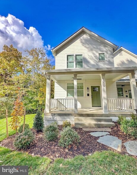 Photo - 635 Upland Pl