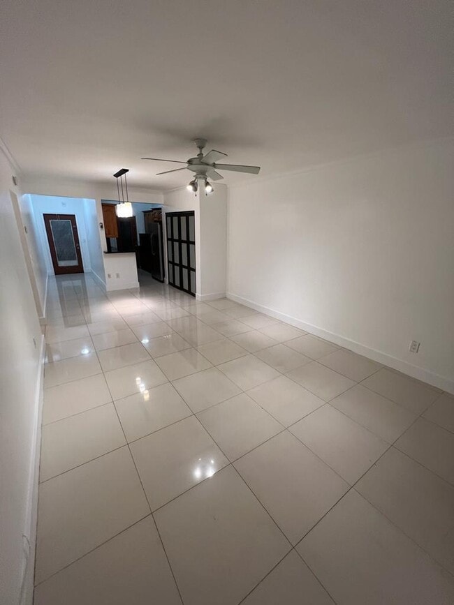 Photo - 1560 NE 127th St Unidad 113