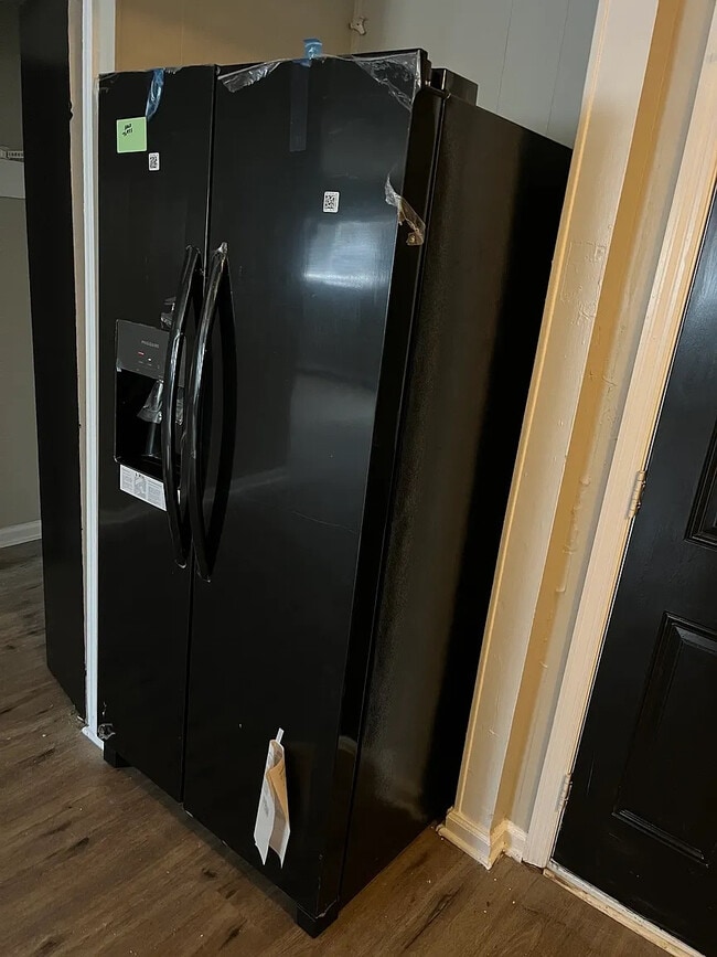 Photo - Room in House on Moray St SW