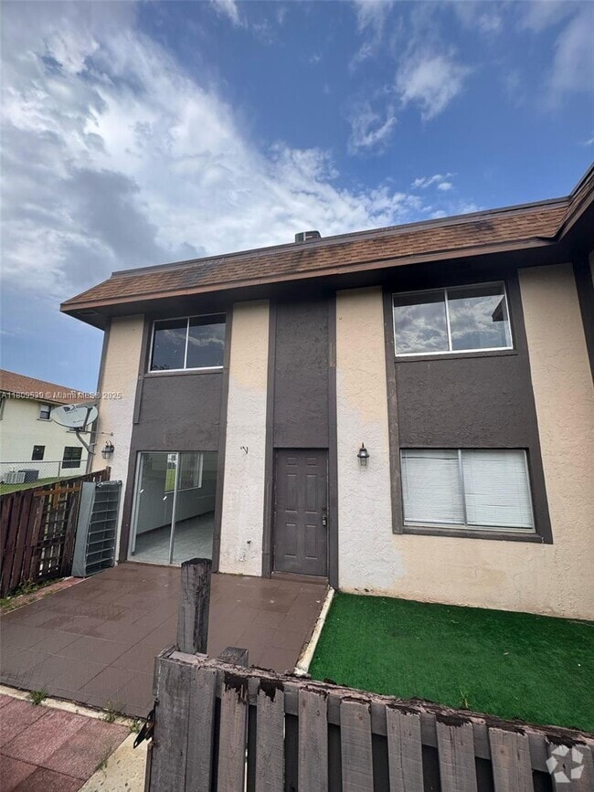 Building Photo - 2120 Sherwood Forest Blvd Rental