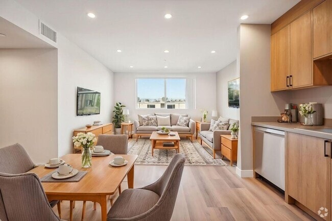 Building Photo - IM 21 Unit 302 Rental
