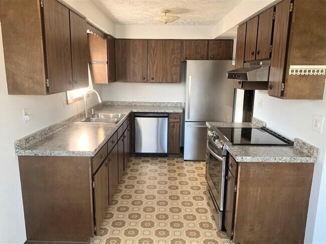 Photo - 820 S Liberty Dr
