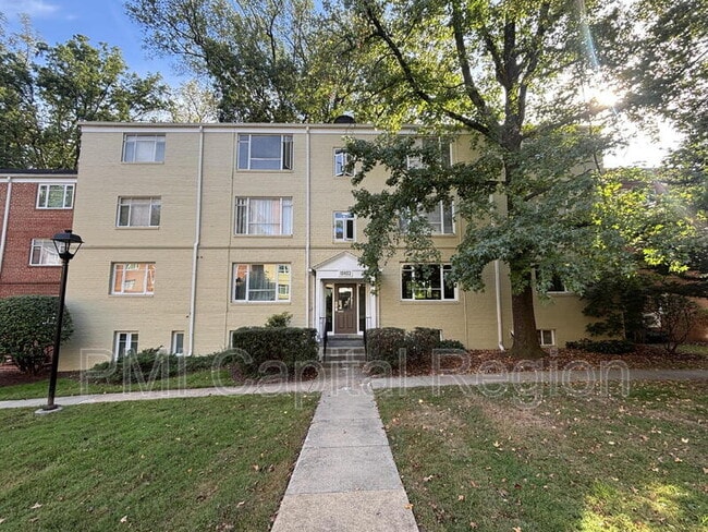 Building Photo - 10403 Montrose Ave Unit M-1