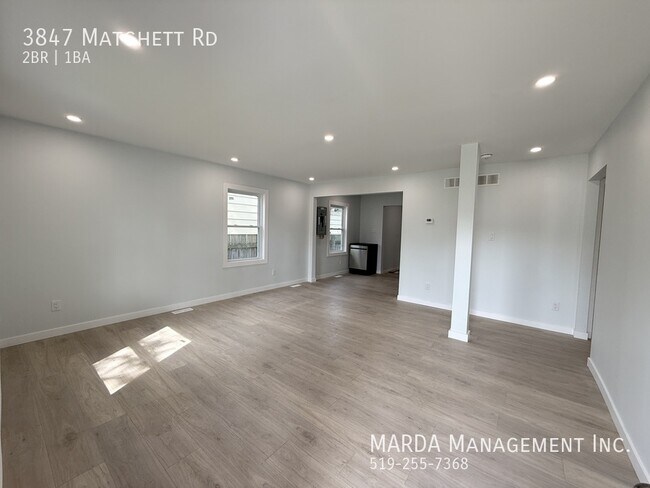 Photo - FULLY RENOVATED BUNGALOW 2 BED/1 BATH - WEST WINDSOR + UTILITIES