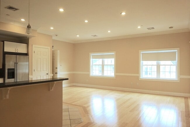 Building Photo - 473 Revere Beach Pkwy Unit 1