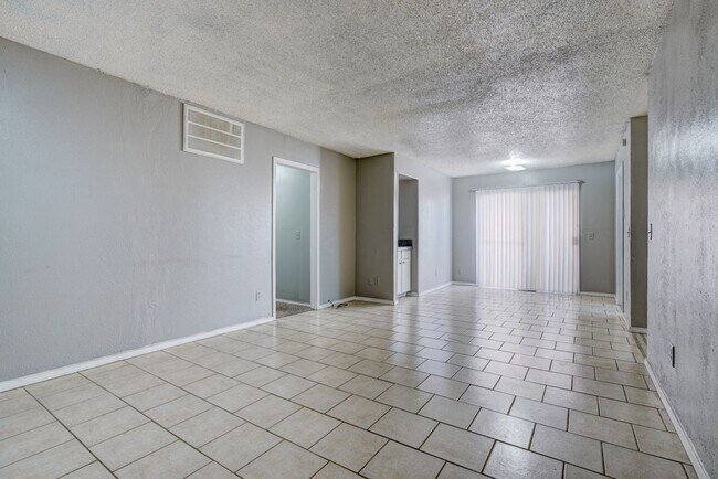 Photo - 3 bed 2 bath duplex in Midwest City