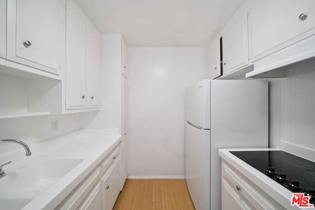 Photo - 7032 Lanewood Ave Unidad 203