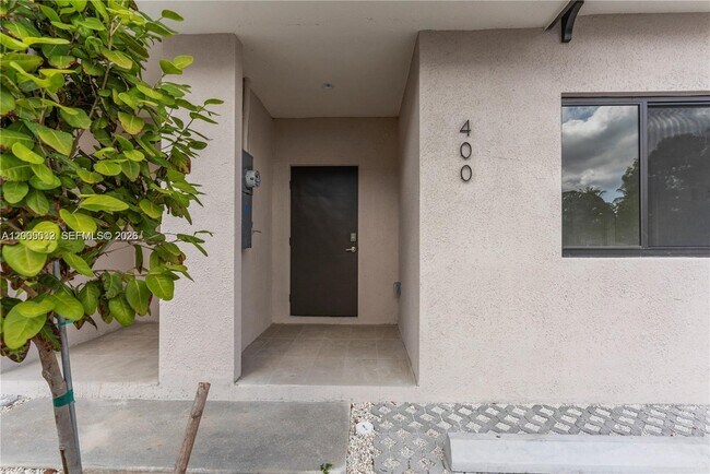 Photo - 406 SW 1st St