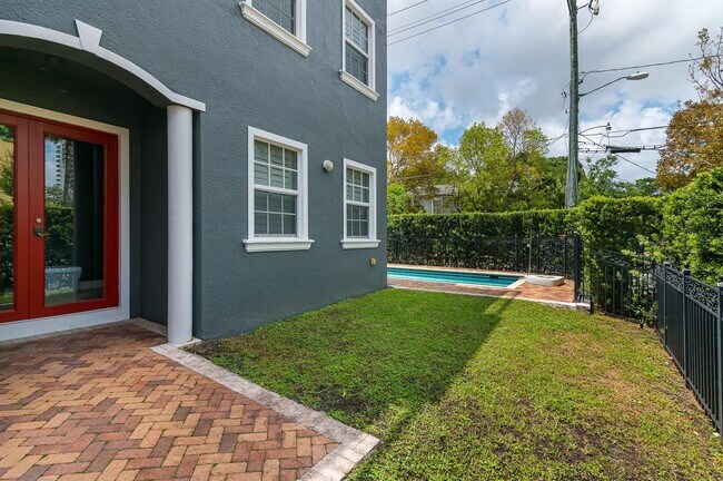 Photo - 486 SW 5th St