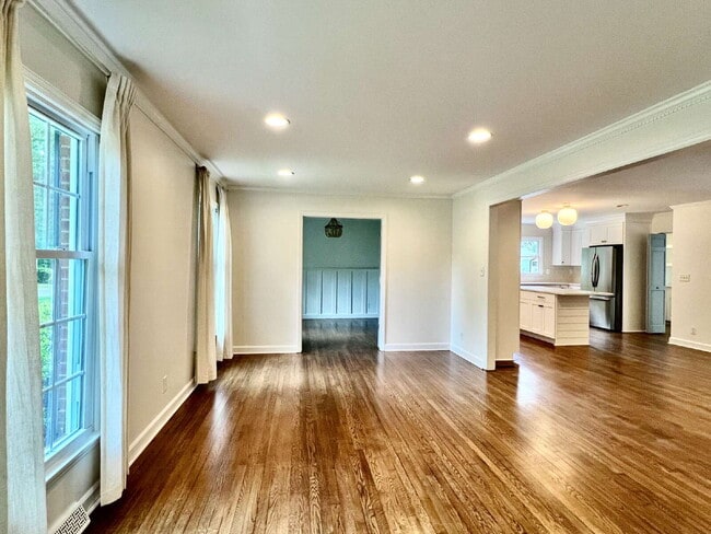 Photo - LUXURIOUS LANSDOWNE RETREAT!