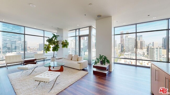 Building Photo - 1100 S Hope St Unit 1616