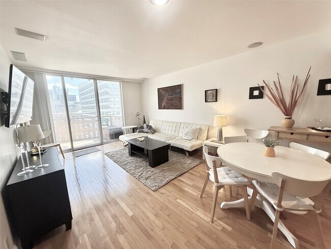 Building Photo - 2016 Main St Unit 1415 Rental