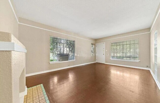 Photo - 268 E Lullwood Ave Unit 1