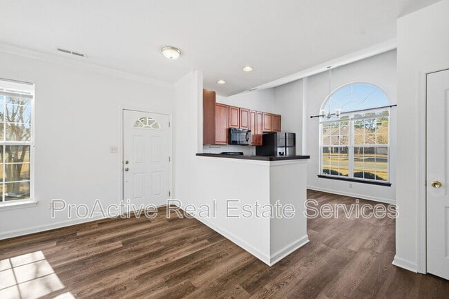 Photo - 2021 Livingston St