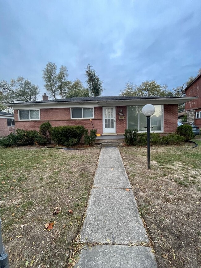 Building Photo - Three Bedroom Home for Rent in West Willow!