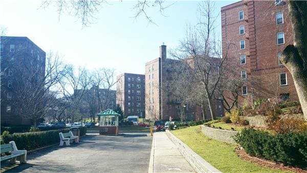 Photo - 5620 Netherland Ave