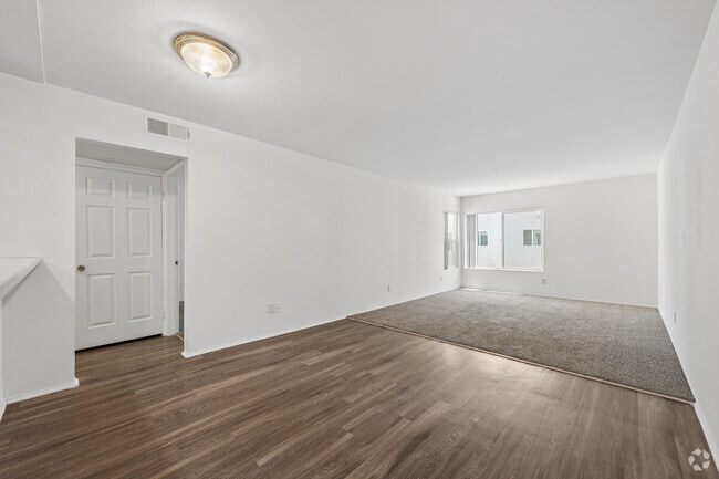 1BR, 1BA - 1000SF - Living Room - Northridge Fontana Apartments