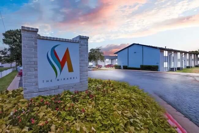 Los apartamentos Mirabel en Grand Prairie, TX - The Mirabel Apartments