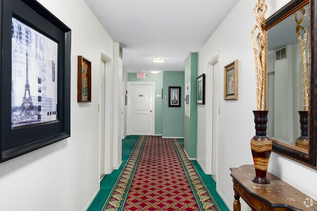 Hallway - 814 S Wooster St