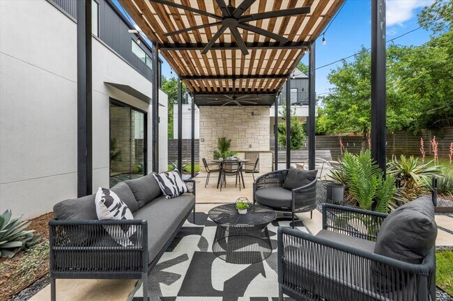 Photo - 301 Woodward St