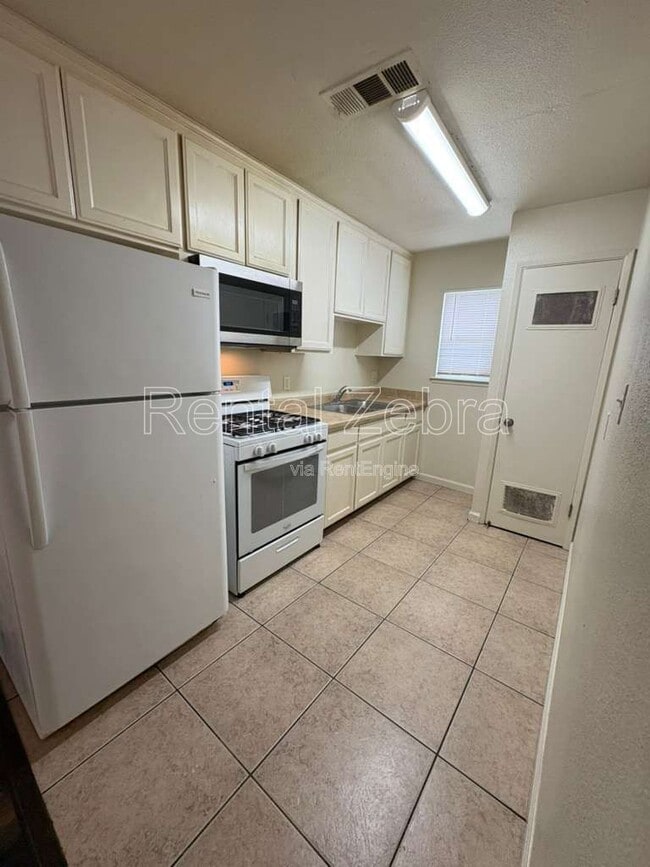 Photo - 108 E 12th St Unit 2