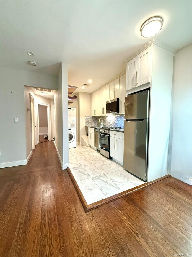 Building Photo - 2-64 Burns St Unit 2 Rental