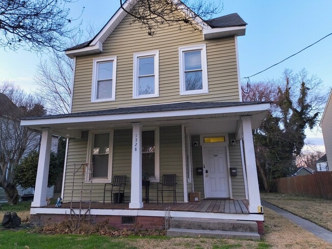 Building Photo - 1328 37th St