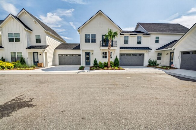 Building Photo - Modern Comfort in the Heart of Johns Island
