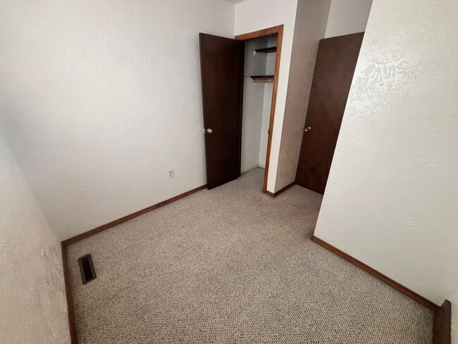 Building Photo - 305 Main St Unit Apt 3
