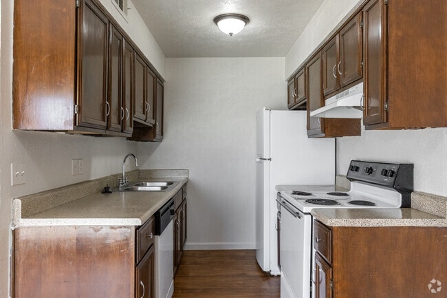1BR, 1BA - 625SF - Kitchen - Bonnie Green Apartments
