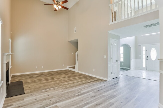 Photo - 625 Blueangel Dr