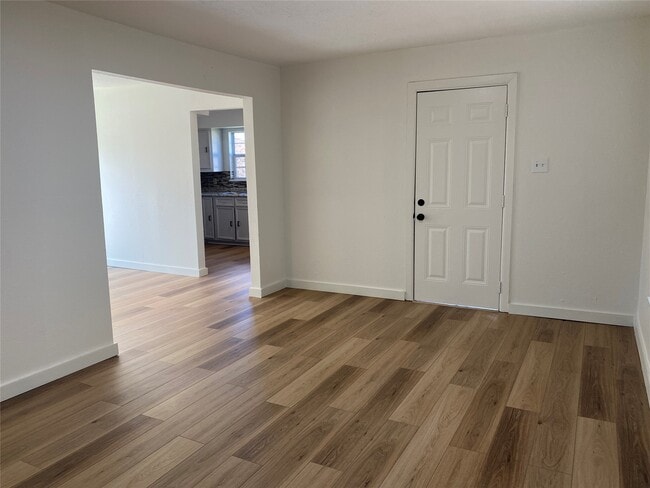 Photo - 120 Weldon St