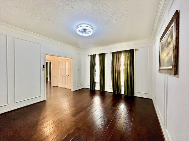 Photo - 3823 Elkins Rd