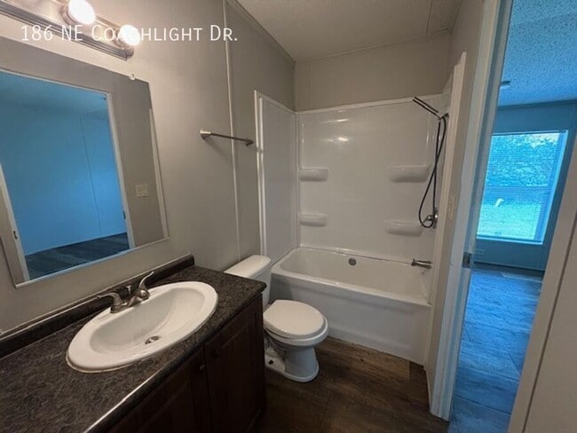 Photo - 186 Coachlight Dr