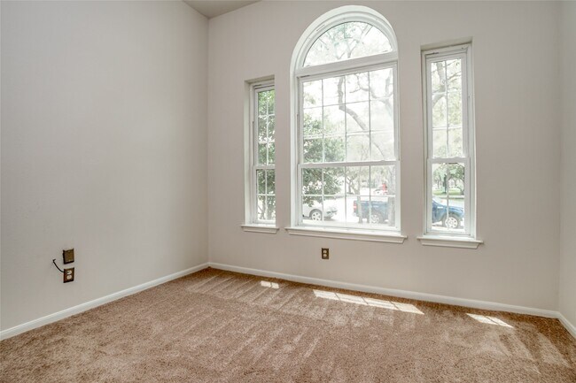 Photo - 5818 Pebble Bank Ln