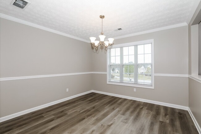 Photo - 511 Saddle Ridge Dr