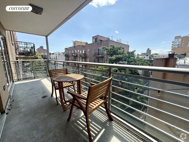 Building Photo - 302 2nd St Rental